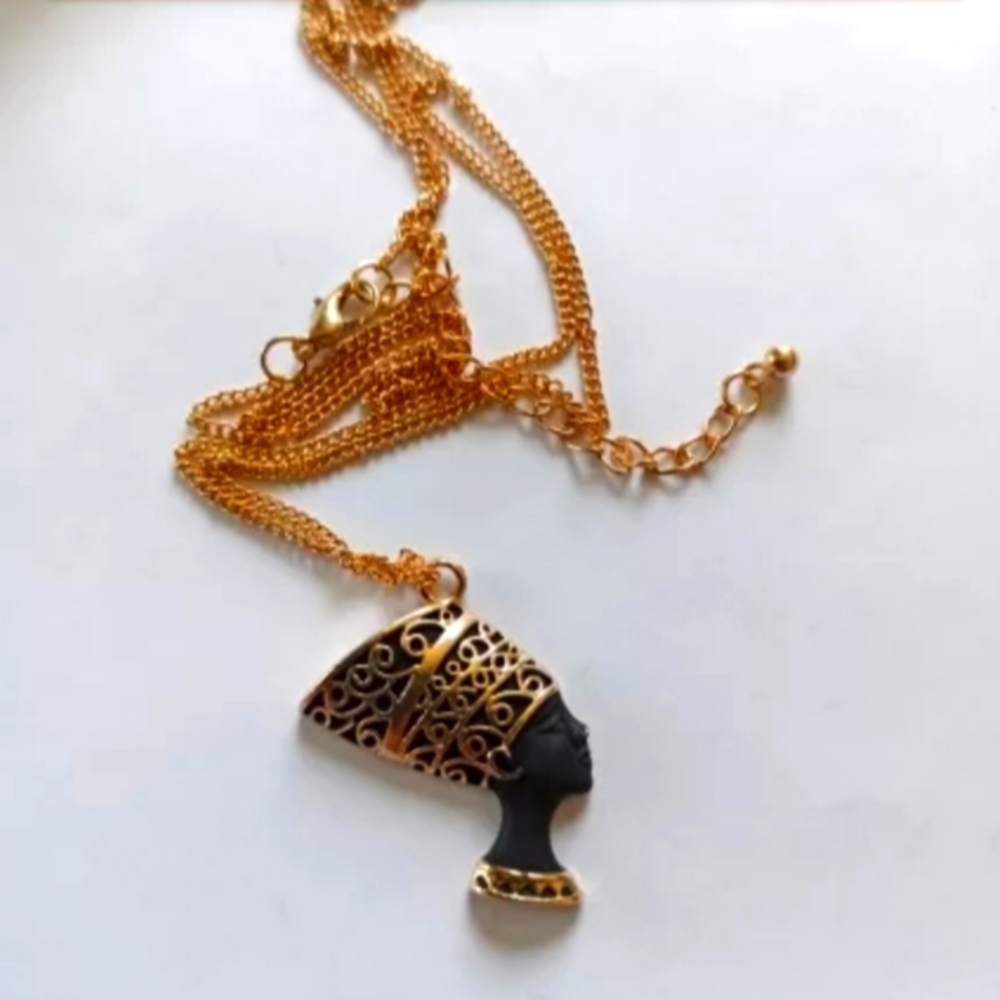 BLack🖤 QueeN👑 Pendant & chain📿